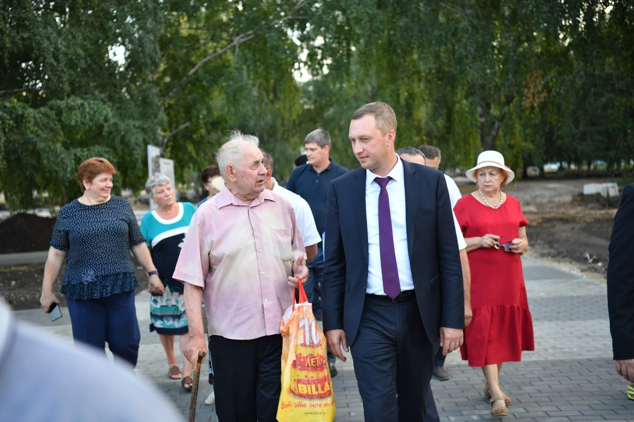 Роман Бусаргин посетил Ртищевский район | 26.08.2022 | Ртищево - БезФормата