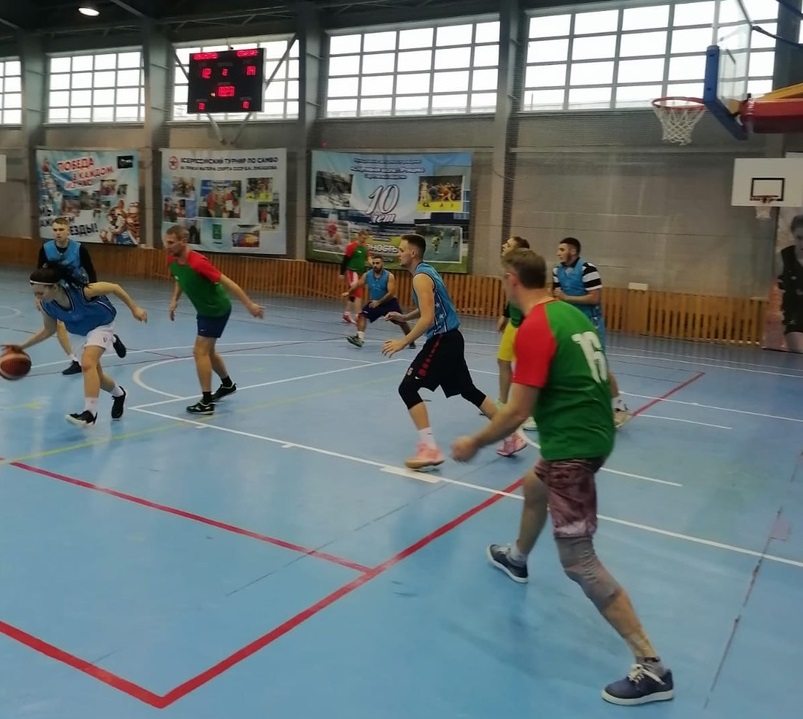 В Ртищеве продолжается чемпионат города по баскетболу