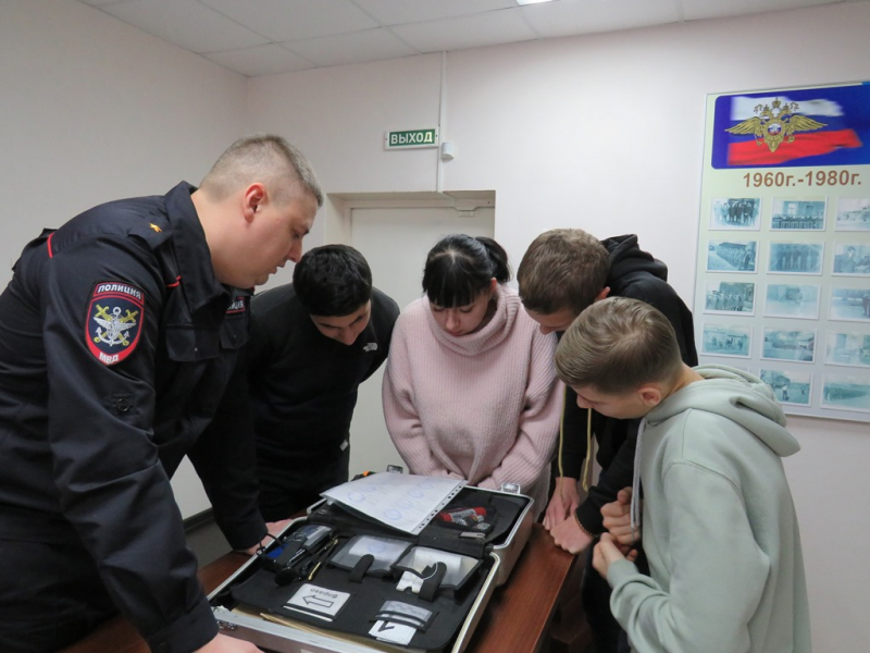 Студенческий десант посетил линейный отдел МВД России на станции Ртищево