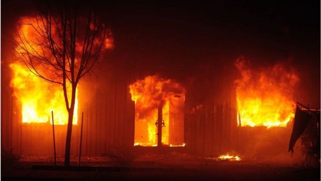 Огнем уничтожено нежилое здание на ул. Питомной